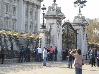 Ky near the main gates to Buckingham Palace, trying to spot the Queen perhaps?